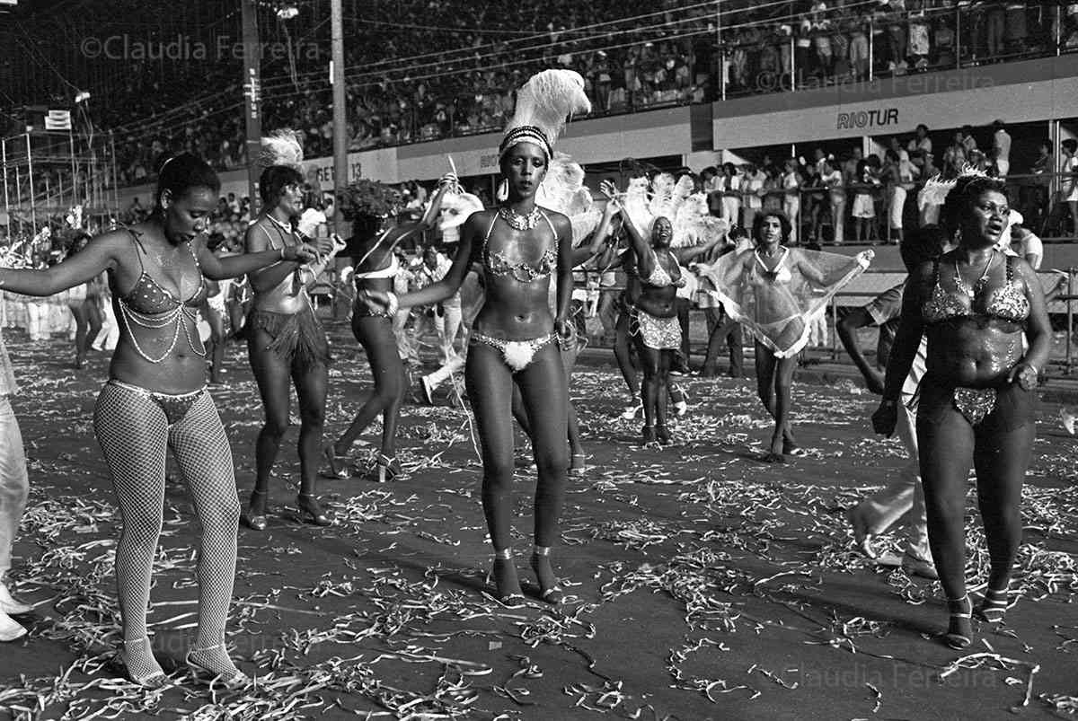 Parade of Recreative Society Samba School Unidos de São Carlos