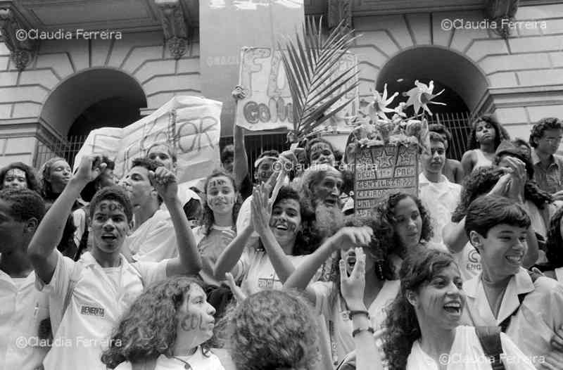 Estudantes nas ruas pelo impeachment do presidente Collor de Melo 