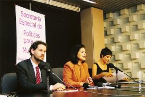Ministra Emília Fernandes e os atores Dan Stubach e Helena Ranaldi